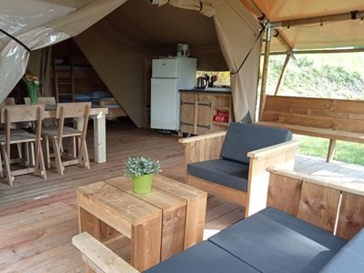Cliquez pour découvrir toutes les photos de l'HÉBERGEMENT ! tente en toile et bois - La Perle photo 9