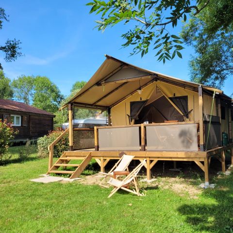 Cliquez pour découvrir toutes les photos de l'HÉBERGEMENT ! tente toile et bois - Des Papillons photo 2
