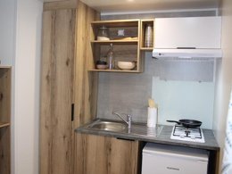 Camping Pas Cher vous présente avec son site Officiel campingpascher.fr, le Camping De Charlieu classé 3 étoiles, situé sur la commune de Charlieu dans le département Loire (Rhône Alpes) en France. Le camping De Charlieu, vous présente un hébergement de type chambre pour 1 personne. Le camping De Charlieu vous propose du sam. 13 décembre au sam. 20 décembre 2025 avec une PROMO de DERNIÈRE MINUTE, en promotion à -10% pour 7 nuits à 535,50 € au lieu de 595 € soit une Économie de 59,50 €. Cette location propose 13 dates différentes pour réserver votre séjour. Découvrez également les 13 autres gammes d'hébergements du camping. Les Avis clients pour le Camping De Charlieu sont excellents avec une note moyenne de 10 sur 10. Piscine extérieure, Animations familiales, Aire de jeux enfants, Baby-foot, Court de tennis, Ping-pong, Structure gonflable enfants, Plats à emporter, Snack/Bar,... En savoir plus : cliquez-ICI.