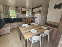 Camping Pas Cher vous présente avec son site Officiel campingpascher.fr, le Camping De Charlieu classé 3 étoiles, situé sur la commune de Charlieu dans le département Loire (Rhône Alpes) en France. Le camping De Charlieu vous propose un hébergement de type mobil-home de 32 m². L'établissement vous propose 13 autres types d'hébergements. Découvrez tous nos séjours à petits prix dans la commune et aux alentours de Charlieu du département : Loire (Rhône Alpes). Les Avis clients pour le Camping De Charlieu sont excellents avec une note moyenne de 10 sur 10. Piscine extérieure, Animations familiales, Aire de jeux enfants, Baby-foot, Court de tennis, Ping-pong, Structure gonflable enfants, Plats à emporter, Snack/Bar,... En savoir plus : cliquez-ICI.