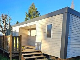 Camping Pas Cher vous présente avec son site Officiel campingpascher.fr, le Camping De Charlieu classé 3 étoiles, situé sur la commune de Charlieu dans le département Loire (Rhône Alpes) en France. Le camping De Charlieu vous propose un hébergement de type mobil-home de 32 m² pour 4 personnes. L'établissement vous propose 13 autres types d'hébergements. Découvrez tous nos séjours à petits prix dans la commune et aux alentours de Charlieu du département : Loire (Rhône Alpes). Les Avis clients pour le Camping De Charlieu sont excellents avec une note moyenne de 10 sur 10. Piscine extérieure, Animations familiales, Aire de jeux enfants, Baby-foot, Court de tennis, Ping-pong, Structure gonflable enfants, Plats à emporter, Snack/Bar,... En savoir plus : cliquez-ICI.