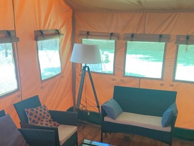 Cliquez pour découvrir toutes les photos de l'HÉBERGEMENT ! tente en toile et bois - Du Val De Saône photo 2
