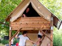Camping Pas Cher vous présente avec son site Officiel campingpascher.fr, le Camping Du Val De Saône classé 3 étoiles, situé sur la commune de Thoissey dans le département Ain (Rhône Alpes) en France. Le camping Du Val De Saône, vous présente un hébergement de type hébergement insolite de 5 m² pour 2 personnes. Le camping Du Val De Saône vous propose du vendredi 24 avril au vendredi 01 mai 2026 pour 7 nuits à 174€. Cette location propose 150 dates différentes pour réserver votre séjour. Découvrez également les 7 autres gammes d'hébergements du camping. Les Avis clients pour le Camping Du Val De Saône sont excellents avec une note moyenne de 8 sur 10. Rivière, Piscine chauffée, Piscine extérieure, Animations familiales, Aire de jeux enfants, Canoë-kayak, Paddle, Pétanque, Terrain multisports, Bar, Dépôt de pain, Supermarché, Épicerie,... En savoir plus : cliquez-ICI.