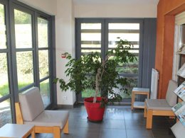 Camping Pas Cher vous présente avec son site Officiel campingpascher.fr, la Résidence Domaine Du Lambon, située sur la commune de Prailles dans le département Deux-sèvres (Poitou Charentes) en France. La résidence Domaine Du Lambon, vous présente un hébergement de type mobil-home de 25 m² pour 5 personnes et télévision. La résidence Domaine Du Lambon vous propose du sam. 04 avril au sam. 11 avril 2026 pour 7 nuits à 400.4€. Cette location propose 148 dates différentes pour réserver votre séjour. Découvrez également les 2 autres gammes d'hébergements de la résidence. Les Avis clients pour la Résidence Domaine Du Lambon sont de 7 sur 10. Lac, Piscine chauffée, Piscine extérieure, Aire de jeux enfants, Paddle, Pédalo, Randonnée,... En savoir plus : cliquez-ICI.