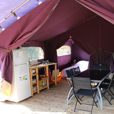 Cliquez pour découvrir toutes les photos de l'HÉBERGEMENT ! tente en toile et bois - De Matour photo 2