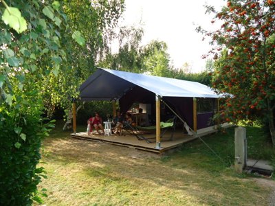 Cliquez pour découvrir toutes les photos de l'HÉBERGEMENT ! tente en toile et bois - De Matour photo 6