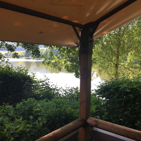 Cliquez pour découvrir toutes les photos de l'HÉBERGEMENT ! tente en toile et bois - De Matour photo 3