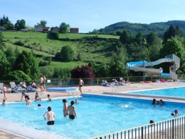 Camping Pas Cher vous présente avec son site Officiel campingpascher.fr, le Camping De Matour classé 3 étoiles, situé sur la commune de Matour dans le département Saône-et-loire (Bourgogne) en France. Le camping De Matour vous propose un hébergement de type chalet de 40 m² (télévision). L'établissement vous propose 4 autres types d'hébergements. Découvrez tous nos séjours à petits prix dans la commune et aux alentours de Matour du département : Saône-et-loire (Bourgogne). Les Avis clients pour le Camping De Matour sont excellents avec une note moyenne de 9 sur 10. Étang, Piscine extérieure, Animations familiales, Club enfants, Aire de jeux enfants, Canoë-kayak, Court de tennis, Ping-pong, Pétanque, Terrain de badminton, Terrain de volley-ball, Terrain multisports, Bar, Dépôt de pain, Plats à emporter, Snack/Bar,... En savoir plus : cliquez-ICI.