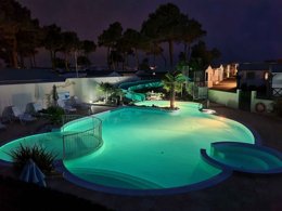 Camping Pas Cher vous présente avec son site Officiel campingpascher.fr, le Établissement Les Tulipes, situé sur la commune de La Faute Sur Mer dans le département Vendée (Pays De La Loire) en France. L'établissement Les Tulipes vous propose un hébergement de type chalet de 25 m². L'établissement vous propose 7 autres types d'hébergements. Découvrez tous nos séjours à petits prix dans la commune et aux alentours de La Faute Sur Mer du département : Vendée (Pays De La Loire).... En savoir plus : cliquez-ICI.