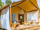 Camping Pas Cher vous présente avec son site Officiel campingpascher.fr, le Camping Les Mizottes classé 4 étoiles, situé sur la commune de Saint Michel En L'herm dans le département Vendée (Pays De La Loire) en France. Le camping Les Mizottes, vous présente un hébergement de type hébergement insolite de 20 m². Le camping Les Mizottes vous propose du sam. 04 avril au sam. 11 avril 2026 pour 7 nuits à 119€. Cette location propose 176 dates différentes pour réserver votre séjour. Découvrez également les 12 autres gammes d'hébergements du camping. Les Avis clients pour le Camping Les Mizottes sont excellents avec une note moyenne de 8 sur 10. Piscine couverte, Piscine extérieure, Animations familiales, Club enfants, Aire de jeux enfants, Baby-foot, Parcours sportif, Ping-pong, Piscine, Pétanque, Terrain multisports, Bar, Boulangerie, Bureau de tabac, Dépôt de pain, Restaurant, Supermarché, Épicerie,... En savoir plus : cliquez-ICI.