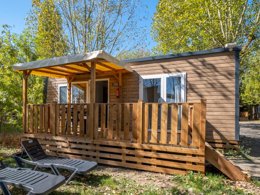 Camping Pas Cher vous présente avec son site Officiel campingpascher.fr, le Camping Les Mizottes classé 4 étoiles, situé sur la commune de Saint Michel En L'herm dans le département Vendée (Pays De La Loire) en France. Le camping Les Mizottes, vous présente un hébergement de type mobil-home de 27 m² et télévision. Le camping Les Mizottes vous propose du sam. 04 avril au sam. 11 avril 2026 pour 7 nuits à 149€. Cette location propose 122 dates différentes pour réserver votre séjour. Découvrez également les 12 autres gammes d'hébergements du camping. Les Avis clients pour le Camping Les Mizottes sont excellents avec une note moyenne de 8 sur 10. Piscine couverte, Piscine extérieure, Animations familiales, Club enfants, Aire de jeux enfants, Baby-foot, Parcours sportif, Ping-pong, Piscine, Pétanque, Terrain multisports, Bar, Boulangerie, Bureau de tabac, Dépôt de pain, Restaurant, Supermarché, Épicerie,... En savoir plus : cliquez-ICI.