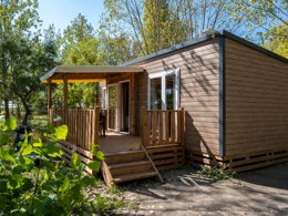 Camping Pas Cher vous présente avec son site Officiel campingpascher.fr, le Camping Les Mizottes classé 4 étoiles, situé sur la commune de Saint Michel En L'herm dans le département Vendée (Pays De La Loire) en France. Le camping Les Mizottes, vous présente un hébergement de type mobil-home de 32 m² et télévision. Le camping Les Mizottes vous propose du sam. 04 avril au sam. 11 avril 2026 pour 7 nuits à 159€. Cette location propose 122 dates différentes pour réserver votre séjour. Découvrez également les 12 autres gammes d'hébergements du camping. Les Avis clients pour le Camping Les Mizottes sont excellents avec une note moyenne de 8 sur 10. Piscine couverte, Piscine extérieure, Animations familiales, Club enfants, Aire de jeux enfants, Baby-foot, Parcours sportif, Ping-pong, Piscine, Pétanque, Terrain multisports, Bar, Boulangerie, Bureau de tabac, Dépôt de pain, Restaurant, Supermarché, Épicerie,... En savoir plus : cliquez-ICI.