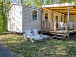 Camping Pas Cher vous présente avec son site Officiel campingpascher.fr, le Camping Les Mizottes classé 4 étoiles, situé sur la commune de Saint Michel En L'herm dans le département Vendée (Pays De La Loire) en France. Le camping Les Mizottes, vous présente un hébergement de type mobil-home de 30 m² et télévision. Le camping Les Mizottes vous propose du sam. 04 avril au sam. 11 avril 2026 pour 7 nuits à 149€. Cette location propose 122 dates différentes pour réserver votre séjour. Découvrez également les 12 autres gammes d'hébergements du camping. Les Avis clients pour le Camping Les Mizottes sont excellents avec une note moyenne de 8 sur 10. Piscine couverte, Piscine extérieure, Animations familiales, Club enfants, Aire de jeux enfants, Baby-foot, Parcours sportif, Ping-pong, Piscine, Pétanque, Terrain multisports, Bar, Boulangerie, Bureau de tabac, Dépôt de pain, Restaurant, Supermarché, Épicerie,... En savoir plus : cliquez-ICI.