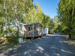 Camping Pas Cher vous présente avec son site Officiel campingpascher.fr, le Camping Les Mizottes classé 4 étoiles, situé sur la commune de Saint Michel En L'herm dans le département Vendée (Pays De La Loire) en France. Le camping Les Mizottes, vous présente un hébergement de type mobil-home de 25 m² et télévision. Le camping Les Mizottes vous propose du sam. 04 avril au sam. 11 avril 2026 pour 7 nuits à 129€. Cette location propose 122 dates différentes pour réserver votre séjour. Découvrez également les 12 autres gammes d'hébergements du camping. Les Avis clients pour le Camping Les Mizottes sont excellents avec une note moyenne de 8 sur 10. Piscine couverte, Piscine extérieure, Animations familiales, Club enfants, Aire de jeux enfants, Baby-foot, Parcours sportif, Ping-pong, Piscine, Pétanque, Terrain multisports, Bar, Boulangerie, Bureau de tabac, Dépôt de pain, Restaurant, Supermarché, Épicerie,... En savoir plus : cliquez-ICI.