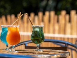 Camping Pas Cher vous présente avec son site Officiel campingpascher.fr, le Camping Les Mizottes classé 4 étoiles, situé sur la commune de Saint Michel En L'herm dans le département Vendée (Pays De La Loire) en France. Le camping Les Mizottes, vous présente un hébergement de type mobil-home de 27 m² et télévision. Le camping Les Mizottes vous propose du sam. 04 avril au sam. 11 avril 2026 pour 7 nuits à 149€. Cette location propose 122 dates différentes pour réserver votre séjour. Découvrez également les 12 autres gammes d'hébergements du camping. Les Avis clients pour le Camping Les Mizottes sont excellents avec une note moyenne de 8 sur 10. Piscine couverte, Piscine extérieure, Animations familiales, Club enfants, Aire de jeux enfants, Baby-foot, Parcours sportif, Ping-pong, Piscine, Pétanque, Terrain multisports, Bar, Boulangerie, Bureau de tabac, Dépôt de pain, Restaurant, Supermarché, Épicerie,... En savoir plus : cliquez-ICI.