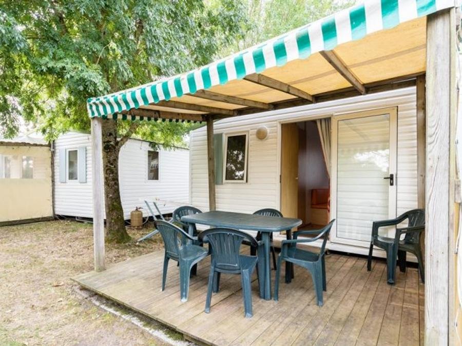 Camping Pas Cher vous présente avec son site Officiel campingpascher.fr, le Camping Le Grand Pré classé 2 étoiles, situé sur la commune de La Tranche Sur Mer dans le département Vendée (Pays De La Loire) en France. Le camping Le Grand Pré, vous présente un hébergement de type mobil-home et télévision. Le camping Le Grand Pré vous propose du sam. 22 août au sam. 29 août 2026 pour 7 nuits à 455€. Cette location propose 6 dates différentes pour réserver votre séjour. Découvrez également les 6 autres gammes d'hébergements du camping. Les Avis clients pour le Camping Le Grand Pré sont excellents avec une note moyenne de 8 sur 10. Piscine chauffée, Piscine couverte, Canoë-kayak, Centre équestre, Cyclisme, Paddle, Pétanque, Randonnée, kiteSurf, Snack/Bar,... En savoir plus : cliquez-ICI.