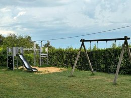 Camping Pas Cher vous présente avec son site Officiel campingpascher.fr, le Camping Le Rys classé 2 étoiles, situé sur la commune de Lugrin dans le département Haute-savoie (Rhône Alpes) en France. Le camping Le Rys vous propose un hébergement de type mobil-home de 32 m² pour 4 personnes. L'établissement vous propose 2 autres types d'hébergements. Découvrez tous nos séjours à petits prix dans la commune et aux alentours de Lugrin du département : Haute-savoie (Rhône Alpes). Aire de jeux enfants, Escalade, Ping-pong, Pétanque, Randonnée, Sports nautiques, Dépôt de pain, Restaurant, Supermarché, Épicerie,... En savoir plus : cliquez-ICI.