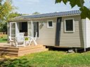 Camping Pas Cher vous présente avec son site Officiel campingpascher.fr, le Camping Aux Rives Du Soleil classé 3 étoiles, situé sur la commune de Pont De Vaux dans le département Ain (Rhône Alpes) en France. Le camping Aux Rives Du Soleil vous propose un hébergement de type mobil-home de 32 m² pour 1 personne avec climatisation. L'établissement vous propose 6 autres types d'hébergements. Découvrez tous nos séjours à petits prix dans la commune et aux alentours de Pont De Vaux du département : Ain (Rhône Alpes). Les Avis clients pour le Camping Aux Rives Du Soleil sont excellents avec une note moyenne de 8 sur 10. Piscine extérieure, Animation enfants, Animations familiales, Aire de jeux enfants, Canoë-kayak, Cyclisme, Ping-pong, Pétanque, Randonnée, Structure gonflable enfants, Terrain de football, Trampoline, Voile, Dépôt de pain, Pizzeria, Snack/Bar, Supermarché,... En savoir plus : cliquez-ICI.