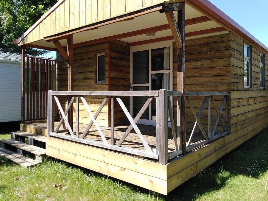 Camping Pas Cher vous présente avec son site Officiel campingpascher.fr, le Camping Flower Le Petit Paris classé 4 étoiles, situé sur la commune de Les Sables D'olonne dans le département Vendée (Pays De La Loire) en France. Le camping Flower Le Petit Paris, vous présente un hébergement de type chalet de 30 m² pour 2 personnes et télévision. Le camping Flower Le Petit Paris vous propose du sam. 12 septembre au sam. 19 septembre 2026 pour 7 nuits à 434€. Cette location propose 51 dates différentes pour réserver votre séjour. Découvrez également les 17 autres gammes d'hébergements du camping. Les Avis clients pour le Camping Flower Le Petit Paris sont excellents avec une note moyenne de 8 sur 10. Lagon, Piscine couverte, Animations familiales, Club enfants, Aire de jeux enfants, Baby-foot, Centre équestre, Cyclisme, Flipper, Paddle, Parcours sportif, Ping-pong, Piscine, Plongée, Pétanque, Randonnée, Structure gonflable enfants, Surf, Terrain de badminton, Terrain de volley-ball, Terrain multisports, Tir à l’arc, Bar, Boulangerie, Dépôt de pain, Food truck, Plats à emporter, Snack/Bar, Supermarché,... En savoir plus : cliquez-ICI.