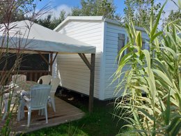 Camping Pas Cher vous présente avec son site Officiel campingpascher.fr, le Camping Flower Le Petit Paris classé 4 étoiles, situé sur la commune de Les Sables D'olonne dans le département Vendée (Pays De La Loire) en France. Le camping Flower Le Petit Paris, vous présente un hébergement de type mobil-home de 32 m² et télévision. Le camping Flower Le Petit Paris vous propose du sam. 12 septembre au sam. 19 septembre 2026 pour 7 nuits à 504€. Cette location propose 98 dates différentes pour réserver votre séjour. Découvrez également les 17 autres gammes d'hébergements du camping. Les Avis clients pour le Camping Flower Le Petit Paris sont excellents avec une note moyenne de 8 sur 10. Lagon, Piscine couverte, Animations familiales, Club enfants, Aire de jeux enfants, Baby-foot, Centre équestre, Cyclisme, Flipper, Paddle, Parcours sportif, Ping-pong, Piscine, Plongée, Pétanque, Randonnée, Structure gonflable enfants, Surf, Terrain de badminton, Terrain de volley-ball, Terrain multisports, Tir à l’arc, Bar, Boulangerie, Dépôt de pain, Food truck, Plats à emporter, Snack/Bar, Supermarché,... En savoir plus : cliquez-ICI.