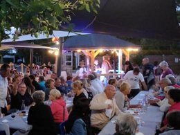 Camping Pas Cher vous présente avec son site Officiel campingpascher.fr, le Camping Flower Le Petit Paris classé 4 étoiles, situé sur la commune de Les Sables D'olonne dans le département Vendée (Pays De La Loire) en France. Le camping Flower Le Petit Paris, vous présente un hébergement de type mobil-home de 32 m² pour 1 personne et télévision. Le camping Flower Le Petit Paris vous propose du sam. 12 septembre au sam. 19 septembre 2026 pour 7 nuits à 546€. Cette location propose 101 dates différentes pour réserver votre séjour. Découvrez également les 17 autres gammes d'hébergements du camping. Les Avis clients pour le Camping Flower Le Petit Paris sont excellents avec une note moyenne de 8 sur 10. Lagon, Piscine couverte, Animations familiales, Club enfants, Aire de jeux enfants, Baby-foot, Centre équestre, Cyclisme, Flipper, Paddle, Parcours sportif, Ping-pong, Piscine, Plongée, Pétanque, Randonnée, Structure gonflable enfants, Surf, Terrain de badminton, Terrain de volley-ball, Terrain multisports, Tir à l’arc, Bar, Boulangerie, Dépôt de pain, Food truck, Plats à emporter, Snack/Bar, Supermarché,... En savoir plus : cliquez-ICI.