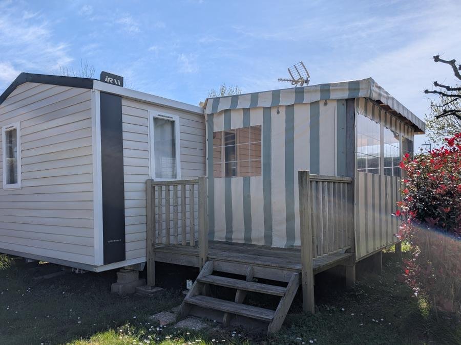 Camping Pas Cher vous présente avec son site Officiel campingpascher.fr, le Camping Le Moulin De La Salle classé 4 étoiles, situé sur la commune de Les Sables D'olonne dans le département Vendée (Pays De La Loire) en France. Le camping Le Moulin De La Salle vous propose un hébergement de type mobil-home de 31 m² pour 5 personnes (télévision). L'établissement vous propose 8 autres types d'hébergements. Découvrez tous nos séjours à petits prix dans la commune et aux alentours de Les Sables D'olonne du département : Vendée (Pays De La Loire). Les Avis clients pour le Camping Le Moulin De La Salle sont excellents avec une note moyenne de 8 sur 10. Parc aquatique, Piscine couverte, Piscine extérieure, Animation enfants, Animations familiales, Club enfants, Aire de jeux enfants, Baby-foot, Flipper, Ping-pong, Piscine, Pétanque, Salle de fitness, Structure gonflable enfants, Terrain multisports, Trampoline, Bar, Boulangerie, Restaurant, Snack/Bar, Station-service, Supermarché, Épicerie,... En savoir plus : cliquez-ICI.