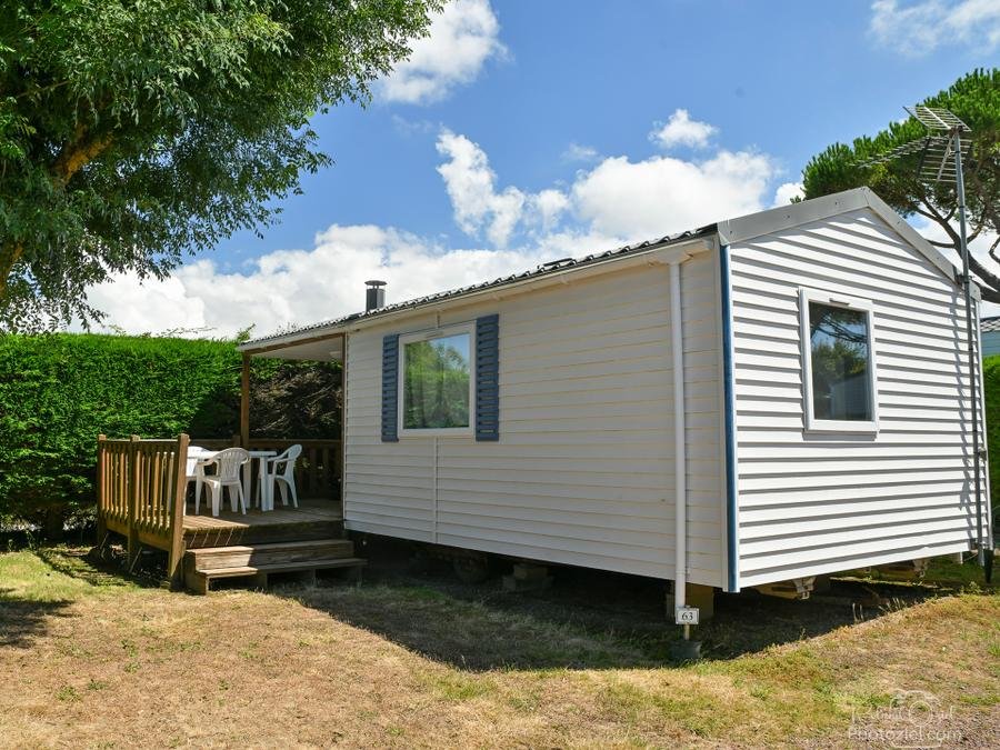 Camping Pas Cher vous présente avec son site Officiel campingpascher.fr, le Camping Le Moulin De La Salle classé 4 étoiles, situé sur la commune de Les Sables D'olonne dans le département Vendée (Pays De La Loire) en France. Le camping Le Moulin De La Salle, vous présente un hébergement de type mobil-home de 26 m² pour 4 personnes et télévision. Le camping Le Moulin De La Salle vous propose du sam. 04 juillet au sam. 11 juillet 2026 pour 7 nuits à 674€. Cette location propose 6 dates différentes pour réserver votre séjour. Découvrez également les 10 autres gammes d'hébergements du camping. Les Avis clients pour le Camping Le Moulin De La Salle sont excellents avec une note moyenne de 8 sur 10. Parc aquatique, Piscine couverte, Piscine extérieure, Animation enfants, Animations familiales, Club enfants, Aire de jeux enfants, Baby-foot, Flipper, Ping-pong, Piscine, Pétanque, Salle de fitness, Structure gonflable enfants, Terrain multisports, Trampoline, Bar, Boulangerie, Restaurant, Snack/Bar, Station-service, Supermarché, Épicerie,... En savoir plus : cliquez-ICI.