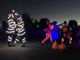 Camping Pas Cher vous présente avec son site Officiel campingpascher.fr, le Camping Les Marsouins classé 3 étoiles, situé sur la commune de Bretignolles Sur Mer dans le département Vendée (Pays De La Loire) en France. Le camping Les Marsouins, vous présente un hébergement de type mobil-home de 34 m² avec climatisation et télévision. Le camping Les Marsouins vous propose du dimanche 27 septembre au dimanche 04 octobre 2026 pour 7 nuits à 316€. Cette location propose 83 dates différentes pour réserver votre séjour. Découvrez également les 7 autres gammes d'hébergements du camping. Les Avis clients pour le Camping Les Marsouins sont excellents avec une note moyenne de 9 sur 10. MerÉtang, Bassin enfant, Piscine couverte, Piscine extérieure, Animation ados, Animation enfants, Animations familiales, Aire de jeux enfants, Baby-foot, Cyclisme, Piscine, Pétanque, Salle de fitness, Structure gonflable enfants, Surf, Terrain de basketball, Terrain de football, Voile, Bar, Boulangerie, Bureau de tabac, Dépôt de pain, Pizzeria, Plats à emporter, Restaurant, Snack/Bar, Station-service, Supermarché,... En savoir plus : cliquez-ICI.