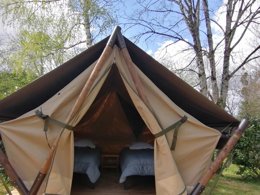 Camping Pas Cher vous présente avec son site Officiel campingpascher.fr, le Camping L'Oasis Du Berry classé 4 étoiles, situé sur la commune de Saint Gaultier dans le département Indre (Centre Val De Loire) en France. Le camping L'Oasis Du Berry, vous présente un hébergement de type tente de 11 m² pour 2 personnes. Le camping L'Oasis Du Berry vous propose du lundi 06 avril au lundi 13 avril 2026 pour 7 nuits à 210€. Cette location propose 198 dates différentes pour réserver votre séjour. Découvrez également les 6 autres gammes d'hébergements du camping. Les Avis clients pour le Camping L'Oasis Du Berry sont de 6 sur 10. Piscine chauffée, Piscine extérieure, Animations familiales, Club enfants, Aire de jeux enfants, Baby-foot, Canoë-kayak, Centre équestre, Cyclisme, Parcours sportif, Ping-pong, Piscine, Pétanque, Randonnée, Terrain de beach-volley, Terrain multisports, Voile, Bar, Dépôt de pain, Supermarché, Épicerie,... En savoir plus : cliquez-ICI.