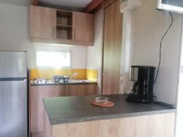 Camping Pas Cher vous présente avec son site Officiel campingpascher.fr, le Camping L'Oasis Du Berry classé 4 étoiles, situé sur la commune de Saint Gaultier dans le département Indre (Centre Val De Loire) en France. Le camping L'Oasis Du Berry, vous présente un hébergement de type chalet de 25 m² pour 5 personnes avec climatisation et télévision. Le camping L'Oasis Du Berry vous propose du lundi 06 avril au lundi 13 avril 2026 pour 7 nuits à 438€. Cette location propose 136 dates différentes pour réserver votre séjour. Découvrez également les 6 autres gammes d'hébergements du camping. Les Avis clients pour le Camping L'Oasis Du Berry sont de 6 sur 10. Piscine chauffée, Piscine extérieure, Animations familiales, Club enfants, Aire de jeux enfants, Baby-foot, Canoë-kayak, Centre équestre, Cyclisme, Parcours sportif, Ping-pong, Piscine, Pétanque, Randonnée, Terrain de beach-volley, Terrain multisports, Voile, Bar, Dépôt de pain, Supermarché, Épicerie,... En savoir plus : cliquez-ICI.