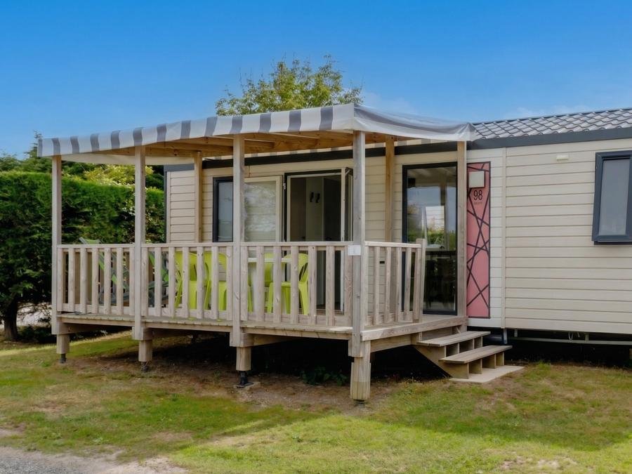 Camping Pas Cher vous présente avec son site Officiel campingpascher.fr, le Camping Cabestan classé 3 étoiles, situé sur la commune de Bretignolles Sur Mer dans le département Vendée (Pays De La Loire) en France. Le camping Cabestan, vous présente un hébergement de type mobil-home de 30 m² et télévision. Le camping Cabestan vous propose du sam. 06 juin au sam. 13 juin 2026, en promotion à -28% pour 7 nuits à 219 € au lieu de 305,0 € soit une Économie de 86 €. Cette location propose 5 dates différentes pour réserver votre séjour. Découvrez également les 8 autres gammes d'hébergements du camping. Les Avis clients pour le Camping Cabestan sont excellents avec une note moyenne de 8 sur 10. Piscine chauffée, Piscine couverte, Animations familiales, Club ados, Club enfants, Aire de jeux enfants, Cyclisme, Ping-pong, Pétanque, Randonnée, Bar, Dépôt de pain, Supermarché,... En savoir plus : cliquez-ICI.