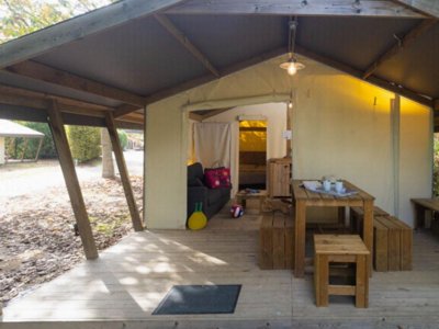 Cliquez pour découvrir toutes les photos de l'HÉBERGEMENT ! tente en toile et bois - Paradis La Bretonnière photo 3