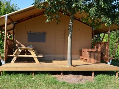 Cliquez pour découvrir toutes les photos de l'HÉBERGEMENT ! tente en toile et bois - Paradis La Bretonnière photo 2