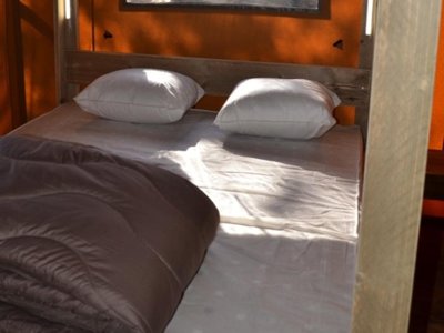 Cliquez pour découvrir toutes les photos de l'HÉBERGEMENT ! tente en toile et bois - Paradis La Bretonnière photo 5
