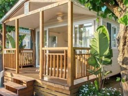 Camping Pas Cher vous présente avec son site Officiel campingpascher.fr, le Camping Paradis La Bretonnière classé 4 étoiles, situé sur la commune de Saint Julien Des Landes dans le département Vendée (Pays De La Loire) en France. Le camping Paradis La Bretonnière, vous présente un hébergement de type mobil-home de 29 m² pour 4 personnes. Le camping Paradis La Bretonnière vous propose du sam. 16 mai au sam. 23 mai 2026, en promotion à -11% pour 7 nuits à 169 € au lieu de 190,0 € soit une Économie de 21 €. Cette location propose 22 dates différentes pour réserver votre séjour. Découvrez également les 14 autres gammes d'hébergements du camping. Les Avis clients pour le Camping Paradis La Bretonnière sont excellents avec une note moyenne de 8 sur 10. LacMer, Bassin enfant, Piscine couverte, Piscine extérieure, Animations familiales, Club enfants, Aire de jeux enfants, Baby-foot, Court de tennis, Flipper, Parcours sportif, Ping-pong, Piscine, Pédalo, Pétanque, Salle de jeux vidéo, Terrain de beach-volley, Terrain de football, Trampoline, Bar, Dépôt de pain, Plats à emporter, Snack/Bar, Supermarché, Épicerie,... En savoir plus : cliquez-ICI.