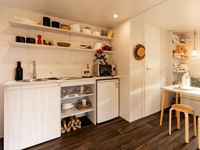 Cliquez pour découvrir toutes les photos de l'HÉBERGEMENT ! tente en toile et bois - La Marjorie photo 3
