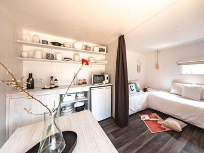 Cliquez pour découvrir toutes les photos de l'HÉBERGEMENT ! tente en toile et bois - La Marjorie photo 2