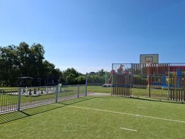 Camping Pas Cher vous présente avec son site Officiel campingpascher.fr, le Camping L'Ambois classé 4 étoiles, situé sur la commune de Mouilleron Le Captif dans le département Vendée (Pays De La Loire) en France. Le camping L'Ambois, vous présente un hébergement de type mobil-home de 20 m² et télévision. Le camping L'Ambois vous propose du sam. 04 juillet au sam. 11 juillet 2026 pour 7 nuits à 520€. Cette location propose 8 dates différentes pour réserver votre séjour. Découvrez également les 12 autres gammes d'hébergements du camping. Les Avis clients pour le Camping L'Ambois sont excellents avec une note moyenne de 9 sur 10. Mer, Piscine couverte, Piscine extérieure, Animations familiales, Club enfants, Aire de jeux enfants, Parcours sportif, Ping-pong, Pétanque, Structure gonflable enfants, Terrain multisports, Trampoline, Bar, Dépôt de pain, Snack/Bar, Épicerie,... En savoir plus : cliquez-ICI.