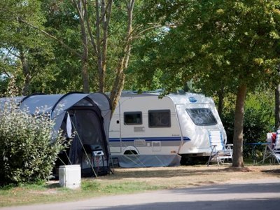 Cliquez pour découvrir toutes les photos de l'ÉTABLISSEMENT ! camping Du Lac De Saint-Cyr photo 12