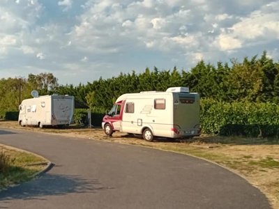 Cliquez pour découvrir toutes les photos de l'ÉTABLISSEMENT ! camping Du Lac De Saint-Cyr photo 17