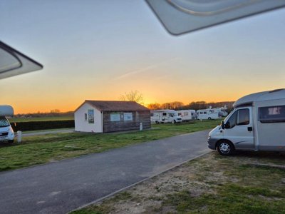 Cliquez pour découvrir toutes les photos de l'ÉTABLISSEMENT ! camping Du Lac De Saint-Cyr photo 22