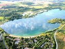 Camping Pas Cher vous présente avec son site Officiel campingpascher.fr, le Camping Du Lac De Saint-Cyr classé 4 étoiles, situé sur la commune de Saint Cyr dans le département Vienne (Poitou Charentes) en France. Le camping Du Lac De Saint-Cyr, vous présente un hébergement de type mobil-home de 30 m² pour 1 personne. Le camping Du Lac De Saint-Cyr vous propose du mercredi 10 juin au mercredi 17 juin 2026 pour 7 nuits à 623€. Cette location propose 18 dates différentes pour réserver votre séjour. Découvrez également les 2 autres gammes d'hébergements du camping. Lac, Piscine chauffée, Piscine extérieure, Animations familiales, Club enfants, Aire de jeux enfants, Court de tennis, Ping-pong, Pétanque, Terrain de badminton, Terrain de beach-volley, Terrain multisports, Restaurant, Snack/Bar, Épicerie,... En savoir plus : cliquez-ICI.