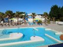 Camping Pas Cher vous présente avec son site Officiel campingpascher.fr, le Camping Ushuaia Villages Les Chalets De Moulière classé 2 étoiles, situé sur la commune de Vouneuil Sur Vienne dans le département Vienne (Poitou-charentes) en France. Le camping Ushuaia Villages Les Chalets De Moulière vous propose un hébergement de type tente. L'établissement vous propose 5 autres types d'hébergements. Découvrez tous nos séjours à petits prix dans la commune et aux alentours de Vouneuil Sur Vienne du département : Vienne (Poitou-charentes). Les Avis clients pour le Camping Ushuaia Villages Les Chalets De Moulière sont excellents avec une note moyenne de 9 sur 10. Rivière, Piscine chauffée, Piscine extérieure, Aire de jeux enfants, Baby-foot, Canoë-kayak, Court de tennis, Paddle, Ping-pong, Piscine, Pédalo, Pétanque, Salle de fitness, Structure gonflable enfants, Terrain de football, Terrain de volley-ball, Trampoline, Bar, Boulangerie, Snack/Bar, Épicerie,... En savoir plus : cliquez-ICI.