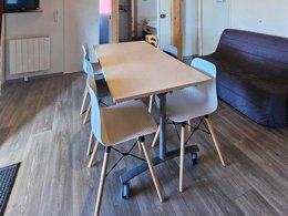 Camping Pas Cher vous présente avec son site Officiel campingpascher.fr, le Camping Ushuaia Villages Les Chalets De Moulière classé 2 étoiles, situé sur la commune de Vouneuil Sur Vienne dans le département Vienne (Poitou Charentes) en France. Le camping Ushuaia Villages Les Chalets De Moulière, vous présente un hébergement de type mobil-home pour 1 personne et télévision. Le camping Ushuaia Villages Les Chalets De Moulière vous propose du dimanche 05 avril au dimanche 12 avril 2026 pour 7 nuits à 515€. Cette location propose 164 dates différentes pour réserver votre séjour. Découvrez également les 4 autres gammes d'hébergements du camping. Les Avis clients pour le Camping Ushuaia Villages Les Chalets De Moulière sont excellents avec une note moyenne de 9 sur 10. Rivière, Piscine chauffée, Piscine extérieure, Aire de jeux enfants, Baby-foot, Canoë-kayak, Court de tennis, Paddle, Ping-pong, Piscine, Pédalo, Pétanque, Salle de fitness, Structure gonflable enfants, Terrain de football, Terrain de volley-ball, Trampoline, Bar, Boulangerie, Snack/Bar, Épicerie,... En savoir plus : cliquez-ICI.