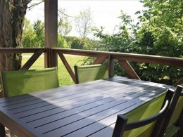 Camping Pas Cher vous présente avec son site Officiel campingpascher.fr, le Camping Le Village Loisirs De Goule classé 3 étoiles, situé sur la commune de Bessais Le Fromental dans le département Cher (Centre Val De Loire) en France. Le camping Le Village Loisirs De Goule vous propose un hébergement de type chalet de 35 m² pour 2 personnes (télévision). L'établissement vous propose 6 autres types d'hébergements. Découvrez tous nos séjours à petits prix dans la commune et aux alentours de Bessais Le Fromental du département : Cher (Centre Val De Loire). Les Avis clients pour le Camping Le Village Loisirs De Goule sont de 7 sur 10. Piscine extérieure, Animation enfants, Aire de jeux enfants, Canoë-kayak, Court de tennis, Cyclisme, Paddle, Ping-pong, Pédalo, Pétanque, Voile, Bar, Dépôt de pain, Snack/Bar, Épicerie,... En savoir plus : cliquez-ICI.