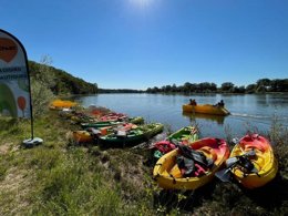 Camping Pas Cher vous présente avec son site Officiel campingpascher.fr, le Camping Le Village Loisirs De Goule classé 3 étoiles, situé sur la commune de Bessais Le Fromental dans le département Cher (Centre Val De Loire) en France. Le camping Le Village Loisirs De Goule, vous présente un hébergement de type hébergement insolite. Le camping Le Village Loisirs De Goule vous propose du vendredi 24 avril au vendredi 01 mai 2026 pour 7 nuits à 210€. Cette location propose 126 dates différentes pour réserver votre séjour. Découvrez également les 6 autres gammes d'hébergements du camping. Les Avis clients pour le Camping Le Village Loisirs De Goule sont de 7 sur 10. Piscine extérieure, Animation enfants, Aire de jeux enfants, Canoë-kayak, Court de tennis, Cyclisme, Paddle, Ping-pong, Pédalo, Pétanque, Voile, Bar, Dépôt de pain, Snack/Bar, Épicerie,... En savoir plus : cliquez-ICI.