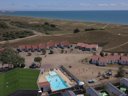 Camping Pas Cher vous présente avec son site Officiel campingpascher.fr, le Village vacances La Grande Dune classé 3 étoiles, situé sur la commune de Saint Hilaire De Riez dans le département Vendée (Pays De La Loire) en France. Le village vacances La Grande Dune, vous présente un hébergement de type mobil-home pour 5 personnes et télévision. Le village vacances La Grande Dune vous propose du dimanche 07 juin au dimanche 14 juin 2026, en promotion à -15% pour 7 nuits à 392,70 € au lieu de 462,0 € soit une Économie de 69,30 €. Cette location propose 35 dates différentes pour réserver votre séjour. Découvrez également les 4 autres gammes d'hébergements du village vacances. Les Avis clients pour le Village vacances La Grande Dune sont excellents avec une note moyenne de 8 sur 10. Mer, Piscine extérieure, Animation enfants, Animations familiales, Aire de jeux enfants, Bar, Dépôt de pain, Snack/Bar,... En savoir plus : cliquez-ICI.