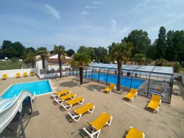Camping Pas Cher vous présente avec son site Officiel campingpascher.fr, le Établissement Fonteclose, situé sur la commune de Notre Dame De Riez dans le département Vendée (Pays De La Loire) en France. L'établissement Fonteclose vous propose un hébergement de type mobilhome de 30 m². L'établissement vous propose 2 autres types d'hébergements. Découvrez tous nos séjours à petits prix dans la commune et aux alentours de Notre Dame De Riez du département : Vendée (Pays De La Loire).... En savoir plus : cliquez-ICI.