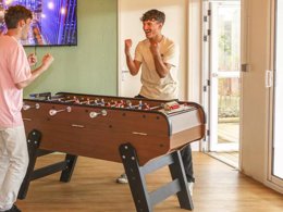 Camping Pas Cher vous présente avec son site Officiel campingpascher.fr, le Camping Flower Le Val De Vie classé 4 étoiles, situé sur la commune de Mache dans le département Vendée (Pays De La Loire) en France. Le camping Flower Le Val De Vie, vous présente un hébergement de type mobil-home de 30 m² pour 2 personnes et télévision. Le camping Flower Le Val De Vie vous propose du sam. 29 août au sam. 05 septembre 2026 pour 7 nuits à 301€. Cette location propose 96 dates différentes pour réserver votre séjour. Découvrez également les 11 autres gammes d'hébergements du camping. Les Avis clients pour le Camping Flower Le Val De Vie sont excellents avec une note moyenne de 8 sur 10. Lac, Piscine couverte, Piscine extérieure, Animations familiales, Club enfants, Aire de jeux enfants, Baby-foot, Court de tennis, Cyclisme, Parcours sportif, Ping-pong, Pédalo, Pétanque, Randonnée, Salle de fitness, Terrain de football, Terrain multisports, Trampoline, Bar, Boulangerie, Dépôt de pain, Pizzeria, Plats à emporter, Snack/Bar, Épicerie,... En savoir plus : cliquez-ICI.