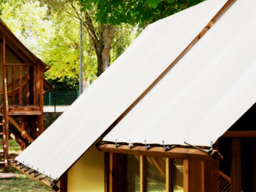 Camping Pas Cher vous présente avec son site Officiel campingpascher.fr, le Camping Canal De Berry, situé sur la commune de Saint Amand Montrond dans le département Cher (Centre Val De Loire) en France. Le camping Canal De Berry, vous présente un hébergement de type lodge de 5 m² pour 2 personnes. Le camping Canal De Berry vous propose du jeudi 11 juin au jeudi 18 juin 2026, en promotion à -15% pour 7 nuits à 148,75 € au lieu de 175,0 € soit une Économie de 26,25 €. Cette location propose 53 dates différentes pour réserver votre séjour. Découvrez également les 7 autres gammes d'hébergements du camping. Les Avis clients pour le Camping Canal De Berry sont excellents avec une note moyenne de 9 sur 10. LacRivièreÉtang, Piscine couverte, Piscine extérieure, Aire de jeux enfants, Baby-foot, Centre équestre, Court de tennis, Cyclisme, Ping-pong, Pétanque, Randonnée, Terrain de football, Terrain de volley-ball,... En savoir plus : cliquez-ICI.